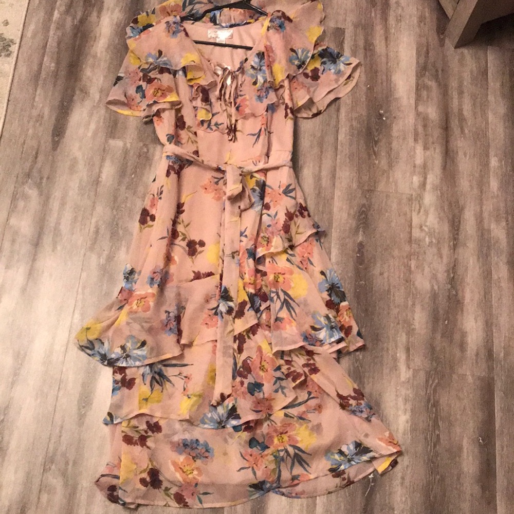 Sunny Dress. Short sleeved. Layered. Inner lining